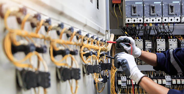 Professional Electrician technician working in Chesterfield, IN